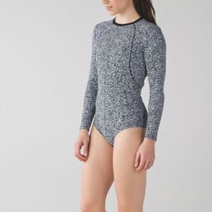 Lululemon & go Til Dawn Bodysuit
Flashback Static White Black size 10